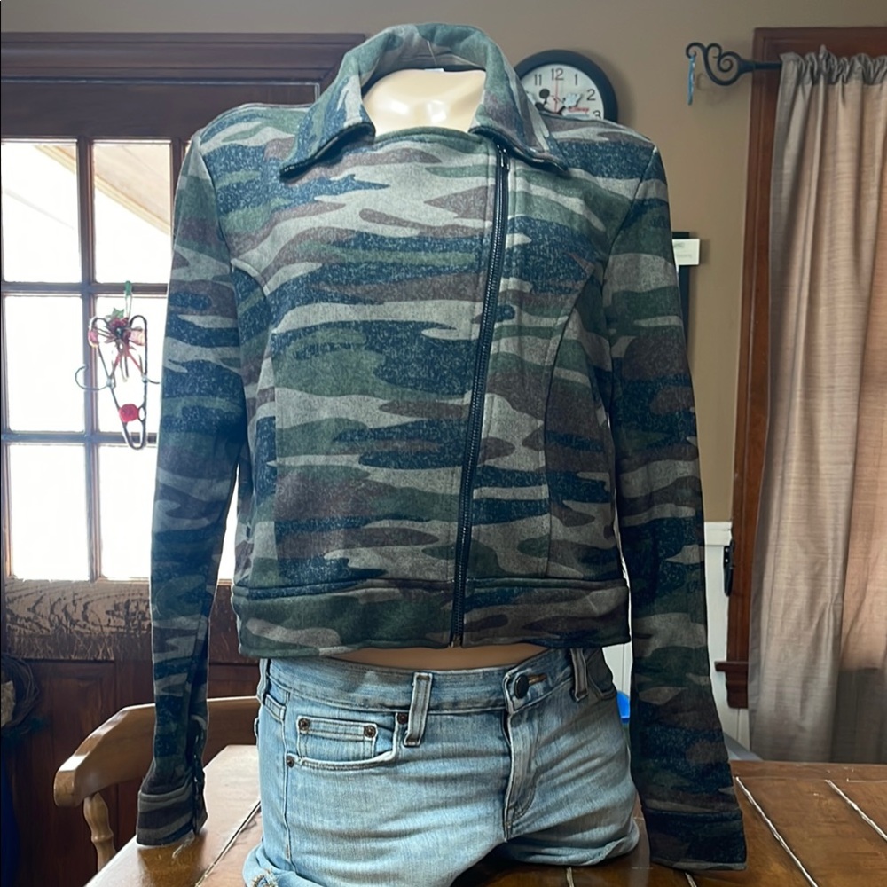 LuLaRoe Camouflage Cropped Moto Jacket Sz L